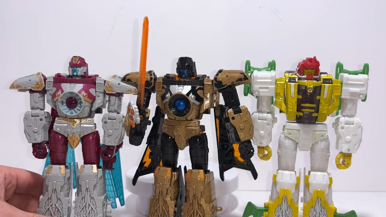 Thirteen Vector Prime In-Hand Images of Transformers Age Of The Primes Voyager