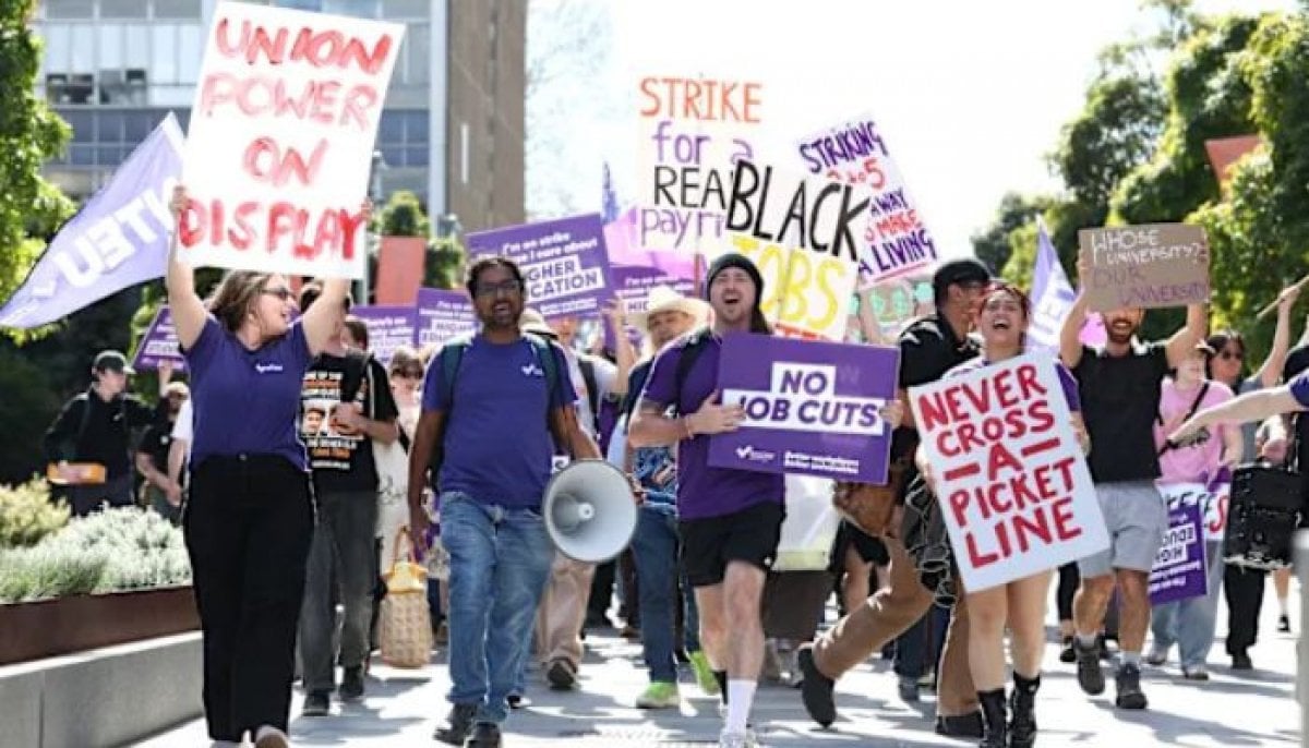 2,000 staff strike as University of Sydney AI trust hits 0%