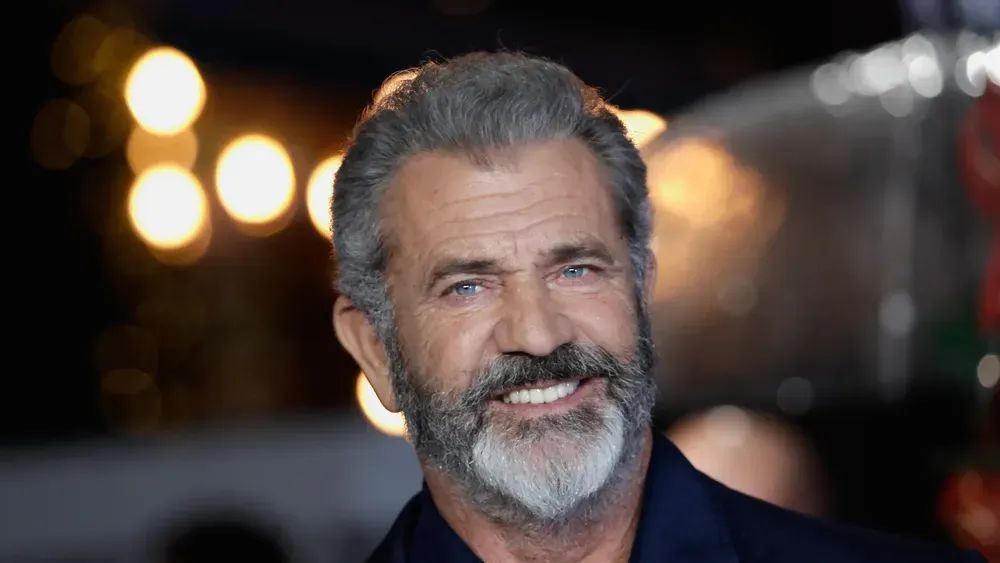 Mel Gibson Apologizes After Backlash Over Sign-Language Gestures at Fan Expo Canada Mel Gibson Apologizes After Backlash Over Sign-Language Gestures at Fan Expo Canada