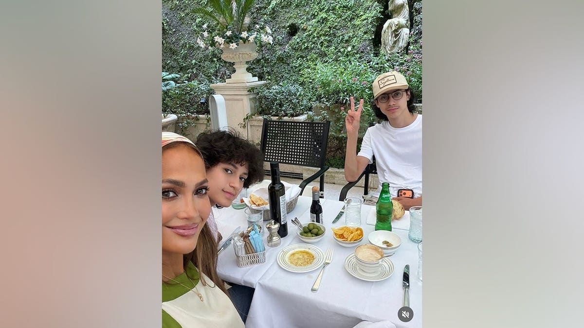 Jennifer Lopez posts a selfie with her kids.