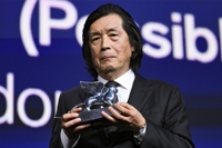 (LEAD) Lee Chang-dong's 'Possible Love' wins Grand Jury Prize at Venice film fest