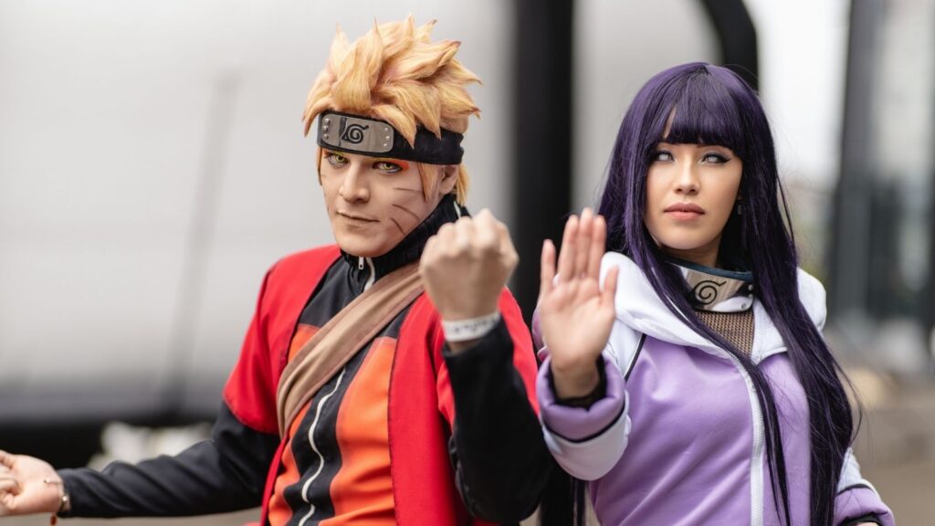 She Held the Door for Her Boyfriend at a Convention — A Stranger Blocked Them, Demanding He Redo It ‘The Right Way
