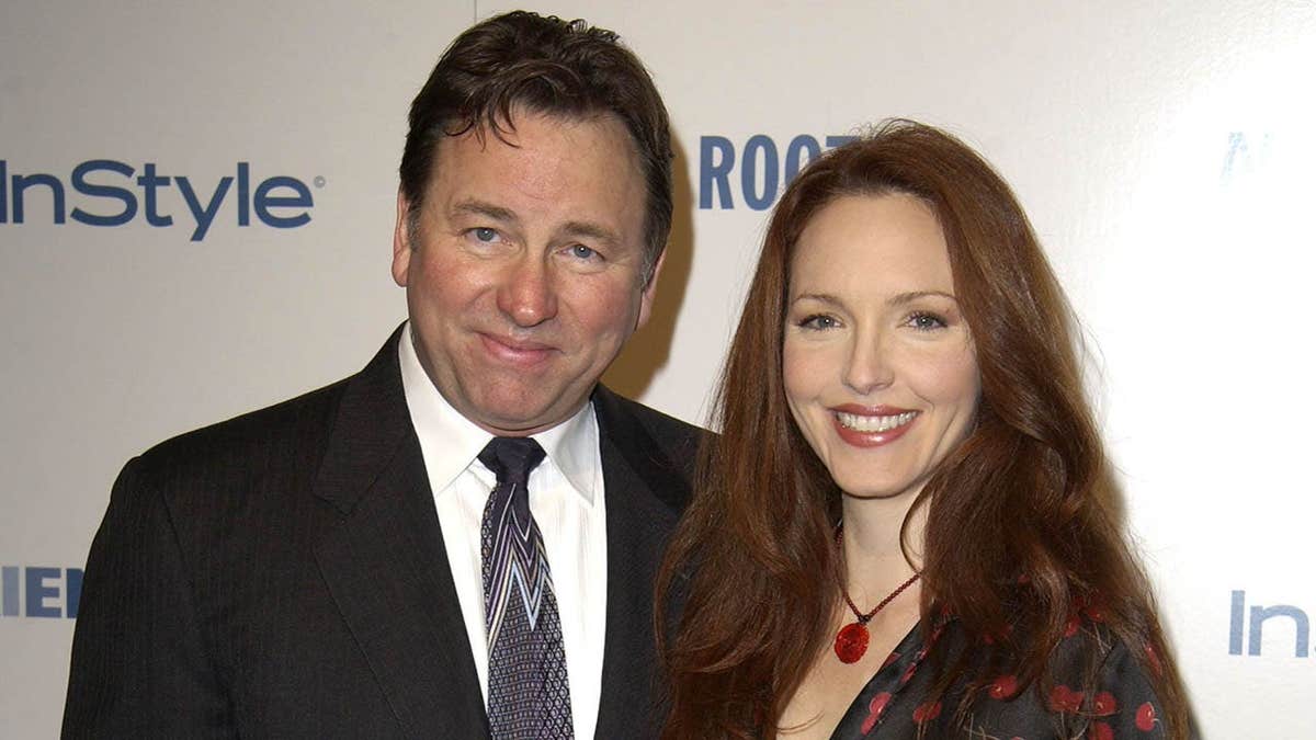 John Ritter and Amy Yasbeck stand together at an event.