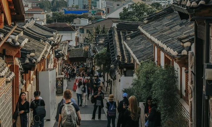 Foreign students in South Korea hit record 500,000 as culture boom drives demand Foreign students in South Korea hit record 500,000 as culture boom drives demand