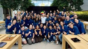 Tim Cook Leaves Apple CEO's Chair Today