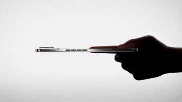 iQOO highlights the Pad Ultra's slim profile and metal design