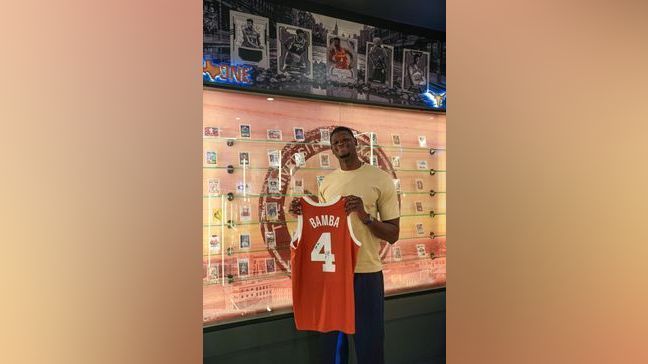 Photo courtesy: Mo Bamba Cards & Collectibles