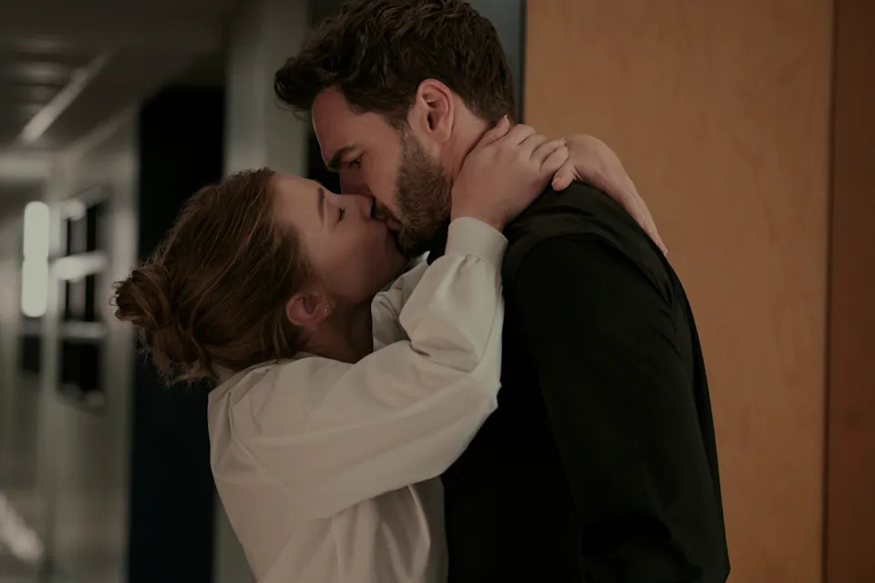 Tom Bateman kisses Lili Reinhart .