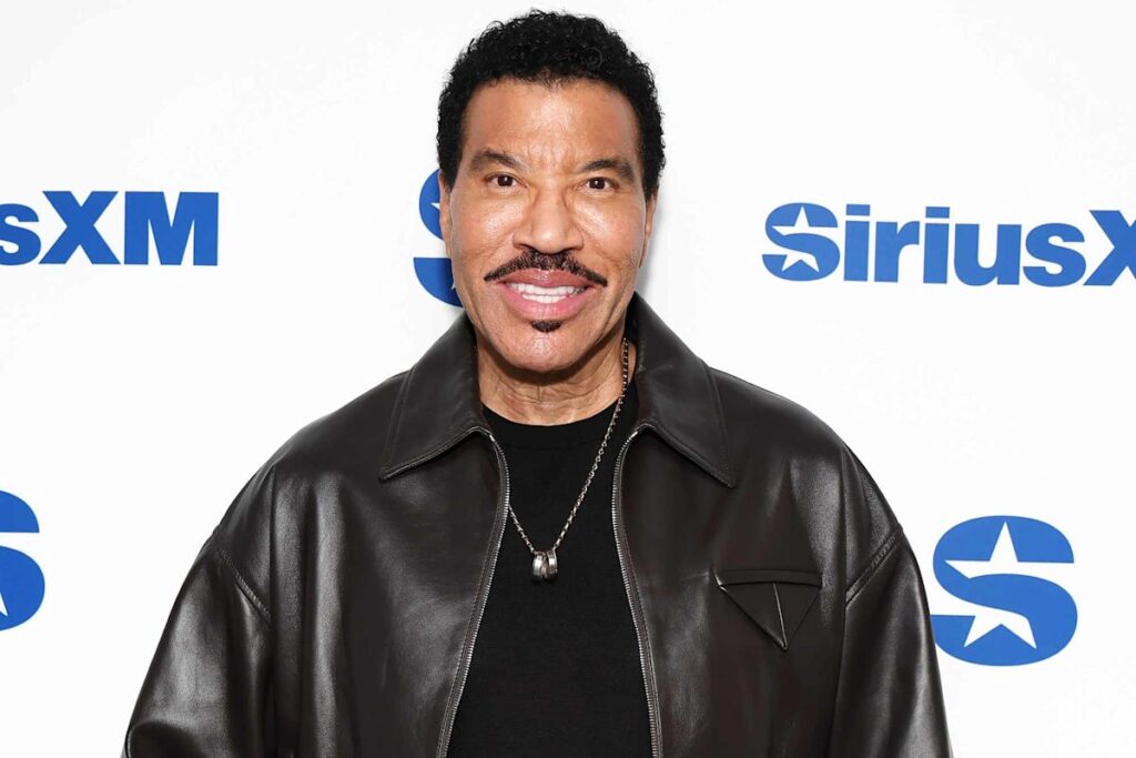 Lionel Richie admitted to ICU after St. Louis concert