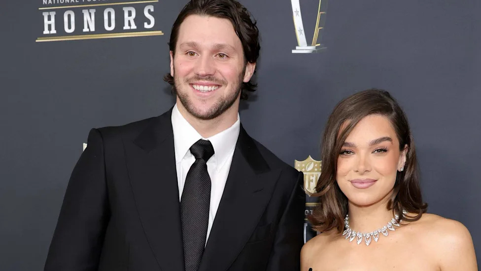 NEW ORLEANS, LOUISIANA - FEBRUARY 06: (L-R) Josh Allen and Hailee Steinfeld attend the 14th Annual NFL Honors at Saenger Theatre on February 06, 2025 in New Orleans, Louisiana.  (Photo by Michael Loccisano/Getty Images)