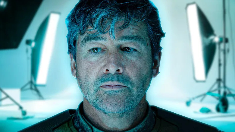 Hal Jordan of Lanterns looking concerned against a well-lit background