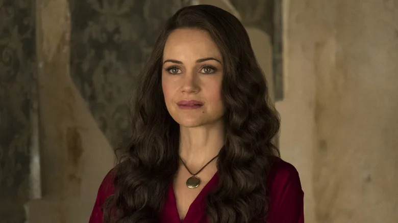 Olivia Craine in a red outfit on "The Haunting of Hill House" (2018)