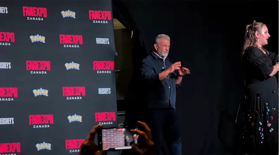 He mimicked the woman's signing at Fan Expo Canada. Joel Chico/YouTube