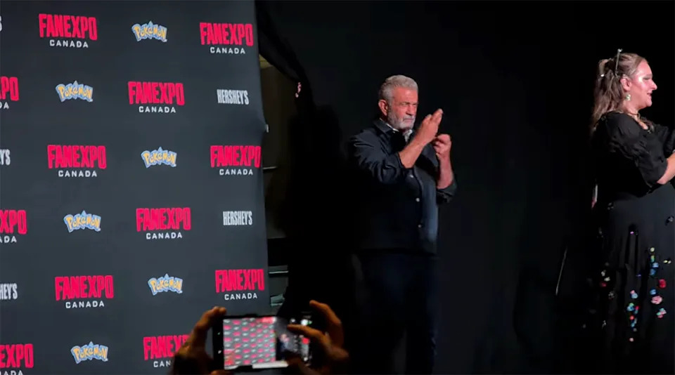 Gibson started and ending the mimicry by waving and pointing to audience members. Joel Chico/YouTube