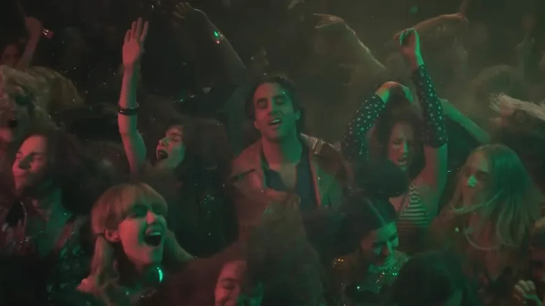 Richie Finestra dancing amidst a big crowd in a club on Vinyl