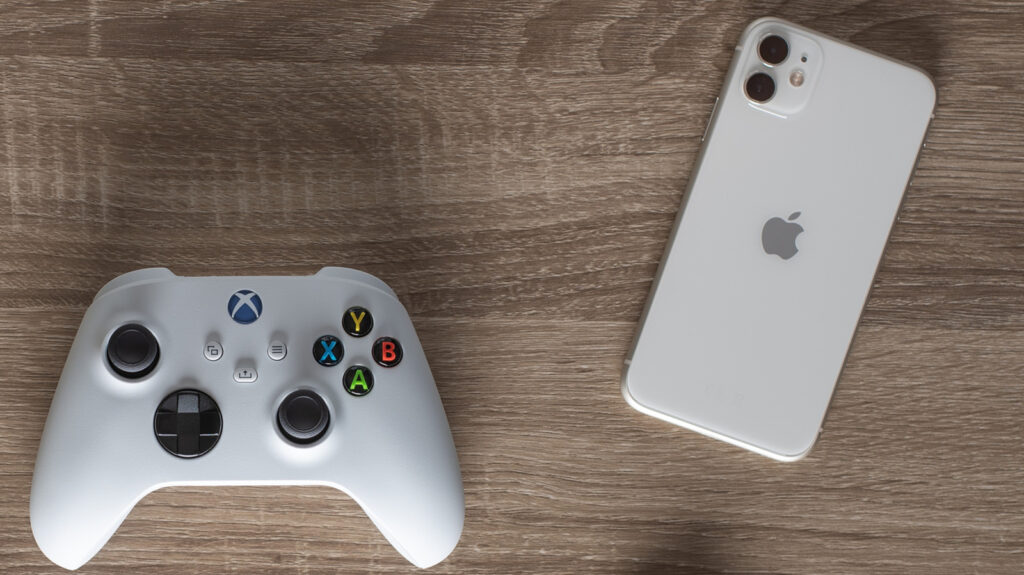 You Can Use Your Old Xbox Controller With Your iPhone You Can Use Your Old Xbox Controller With Your iPhone