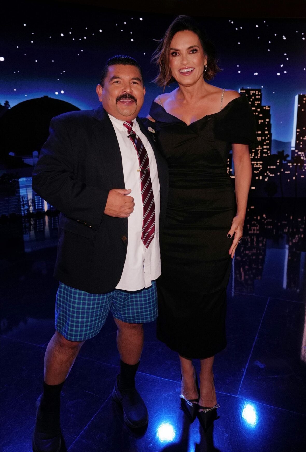 Mariska Hargitay poses with Guillermo Rodriguez at an episode of Jimmy Kimmel Live