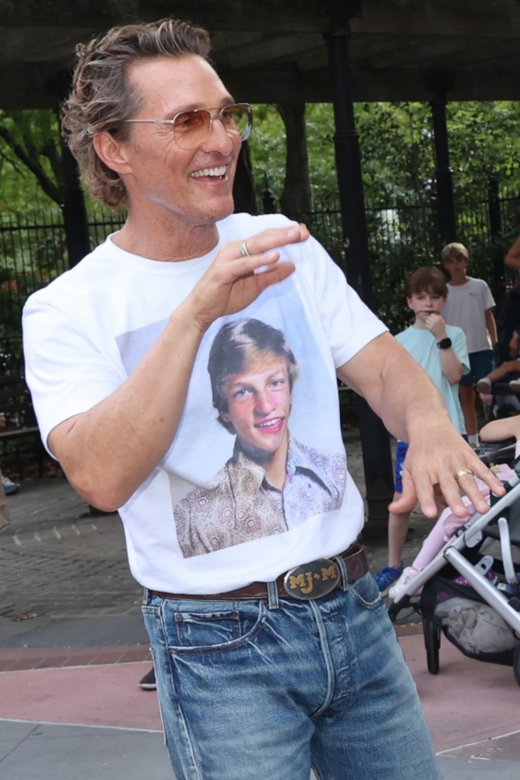 Matthew McConaughey wears a t-shirt with a younger Woody Harrelson printed on it