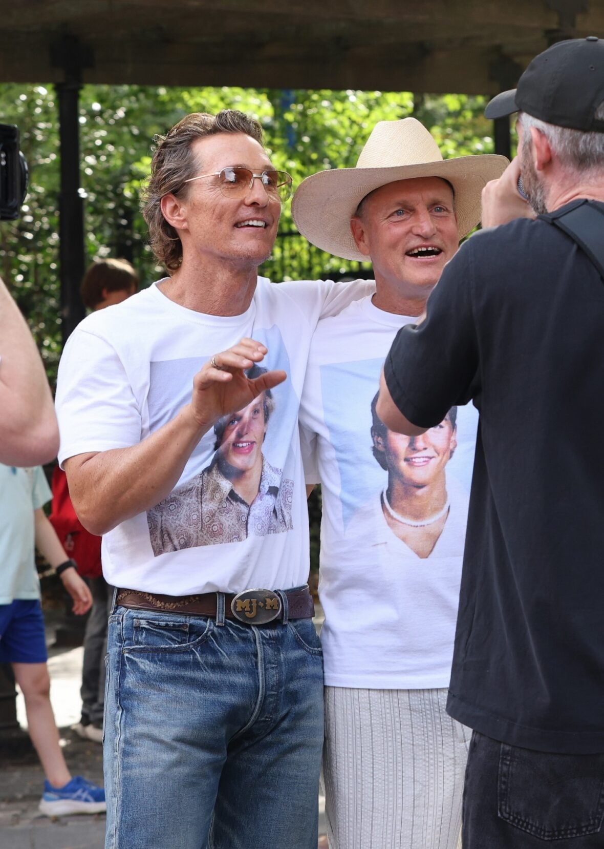 Woody Harrelson and Matthew McConaughey wear shirts with their younger selves on them