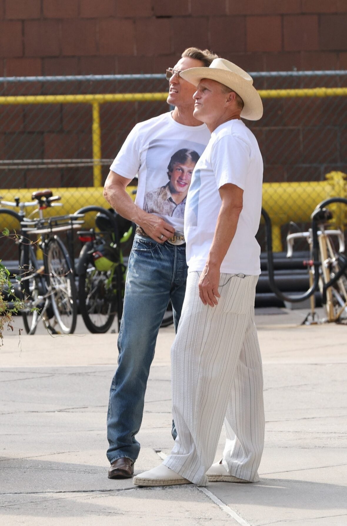 Woody Harrelson and Matthew McConaughey wear shirts with their younger selves on them