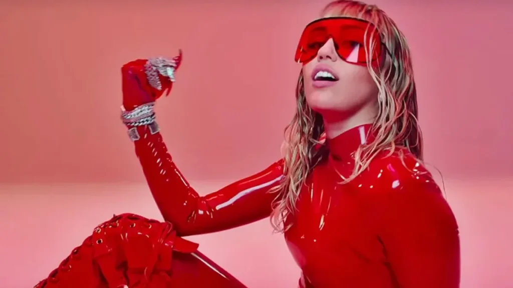 Miley Cyrus drops her surname overnight from social media, and fans think they know why