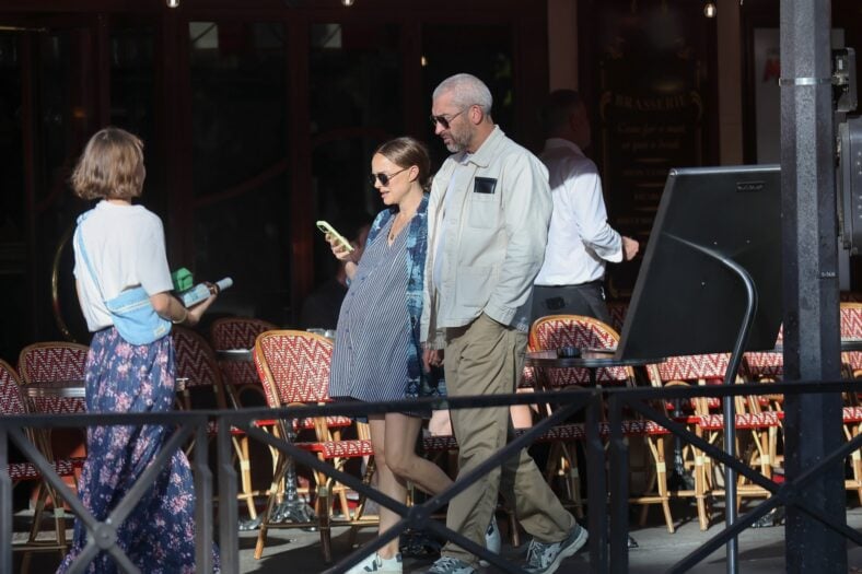 Natalie Portman walk around Paris