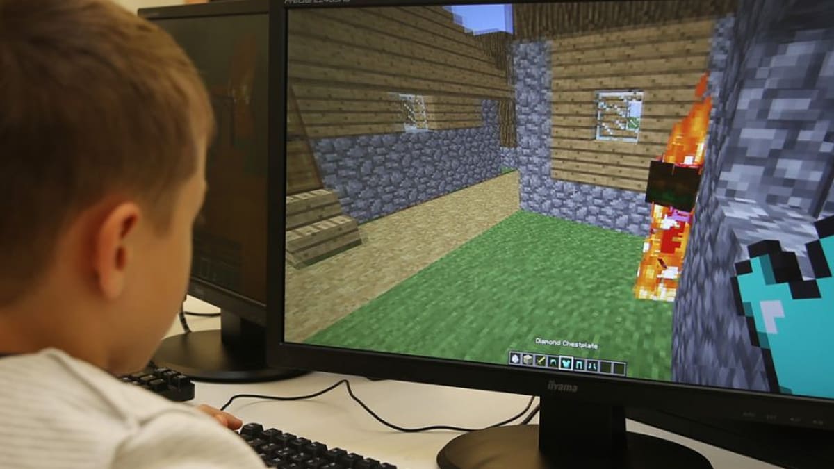 Niño gasta miles de dólares en videos de Minecraft