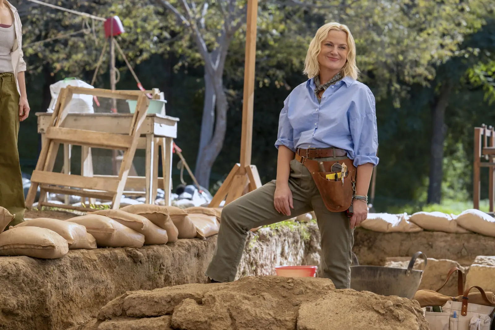 Amy Poehler as Elise in "Dig" Season 1. (Courtesy of Peacock)