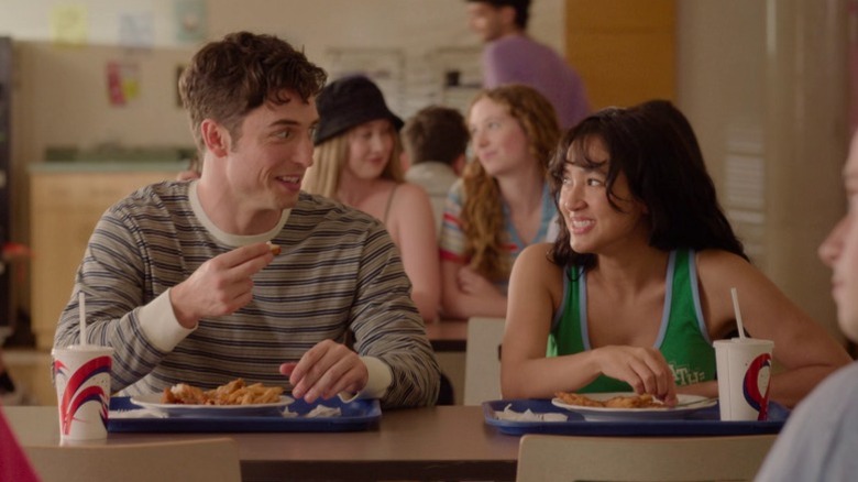 Benny and Carmen eating together at the cafeteria on Overcompensating S1E3