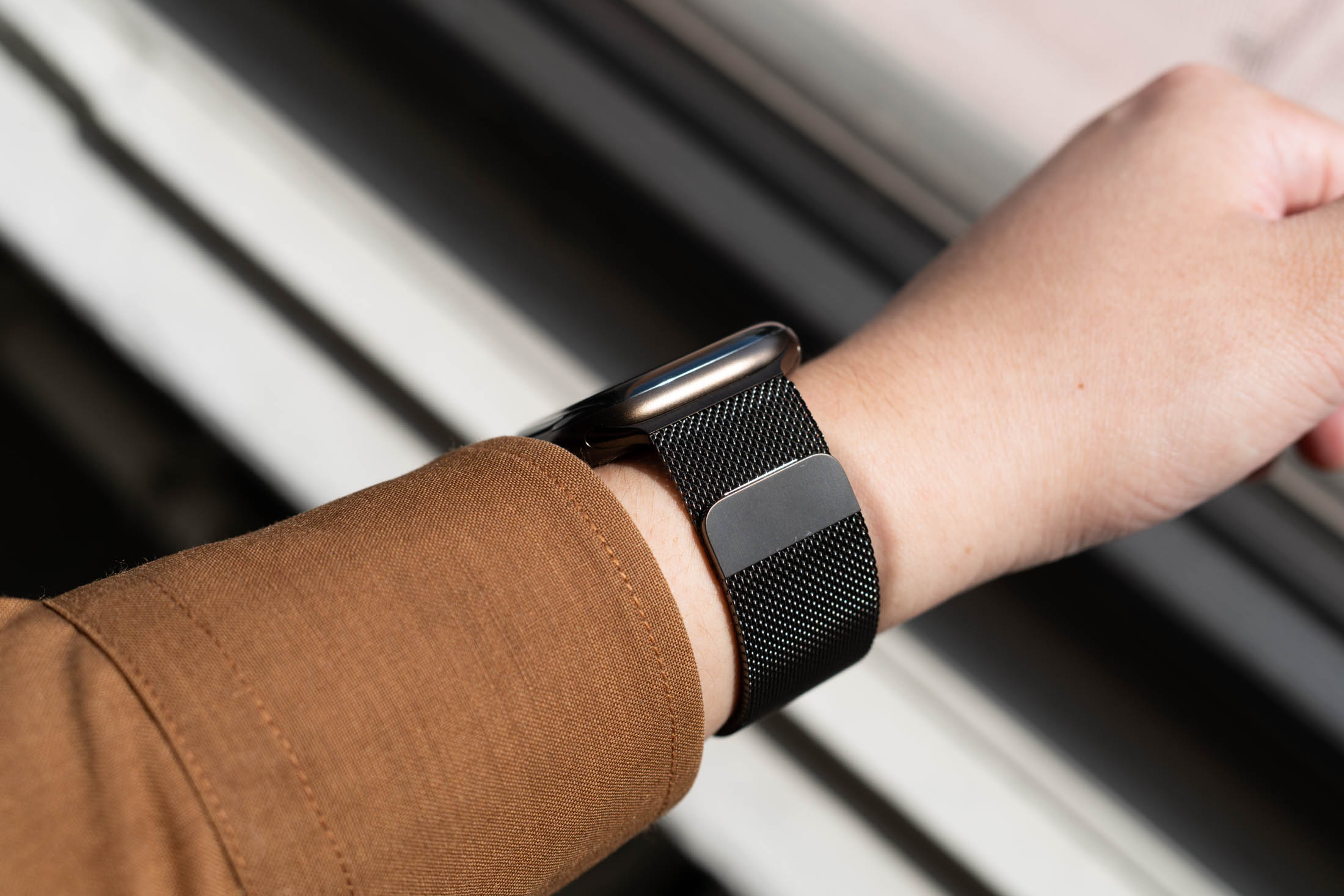 Apple Watch Series 12 Milanese Bronze