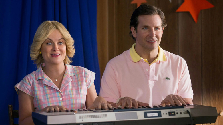 Amy Poehler and Bradley Cooper as Susie and Ben playing the same electric keyboard in Wet Hot American Summer: First Day of Camp