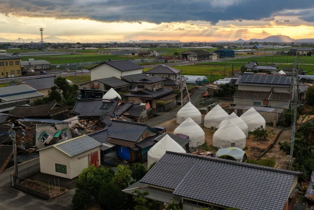 Manga artist funds rapid shelters for Kumamoto quake victims