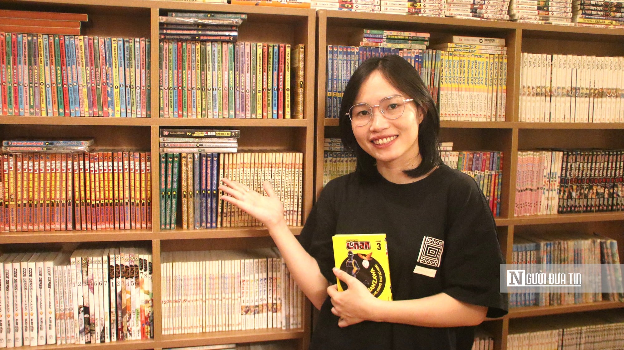 A unique comic book store in Hanoi, where generations rediscover their childhood memories - Photo 1.