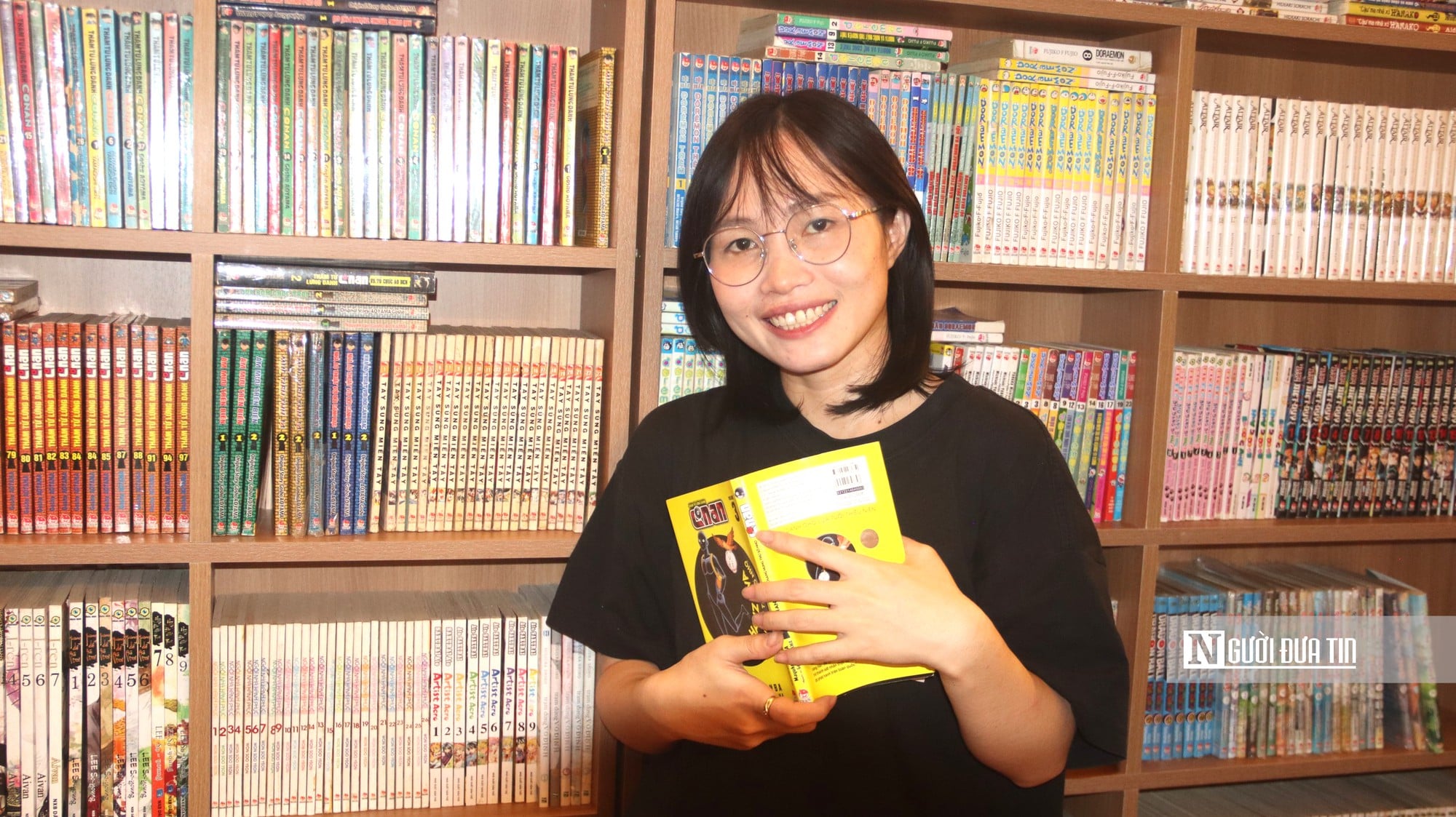 A unique comic book store in Hanoi, where generations rediscover their childhood memories - Photo 4.