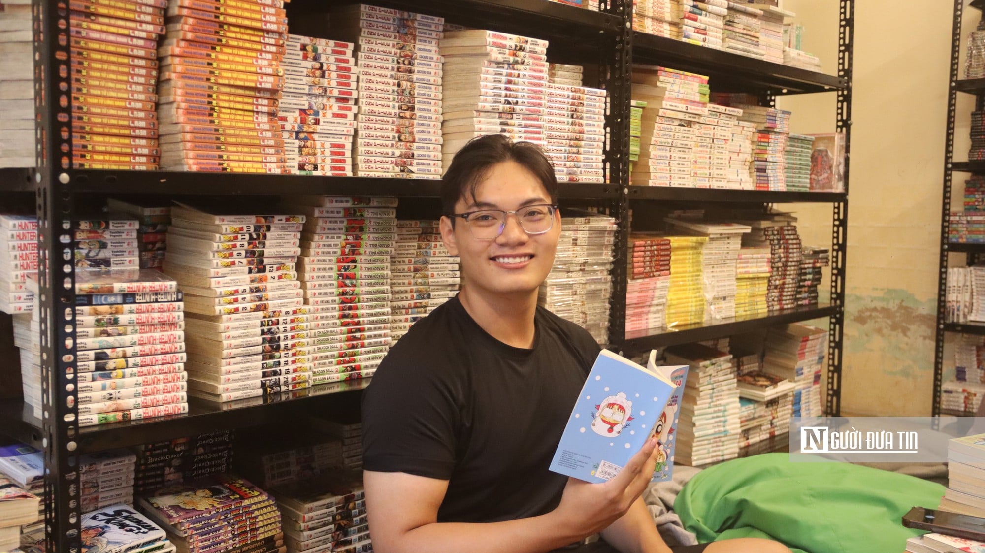 A unique comic book store in Hanoi, where generations rediscover their childhood memories - Photo 5.