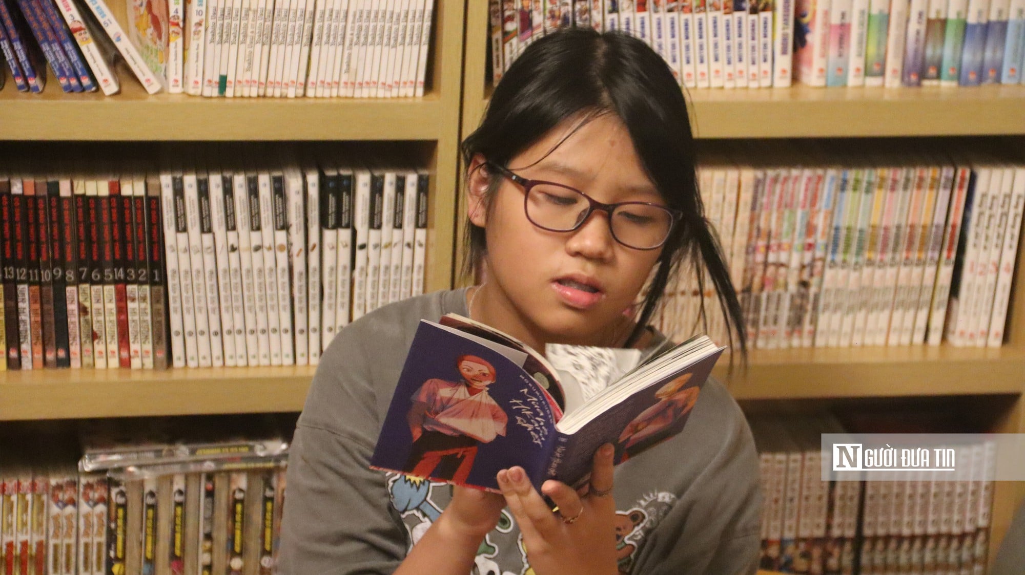 A unique comic book store in Hanoi, where generations rediscover their childhood memories - Photo 6.