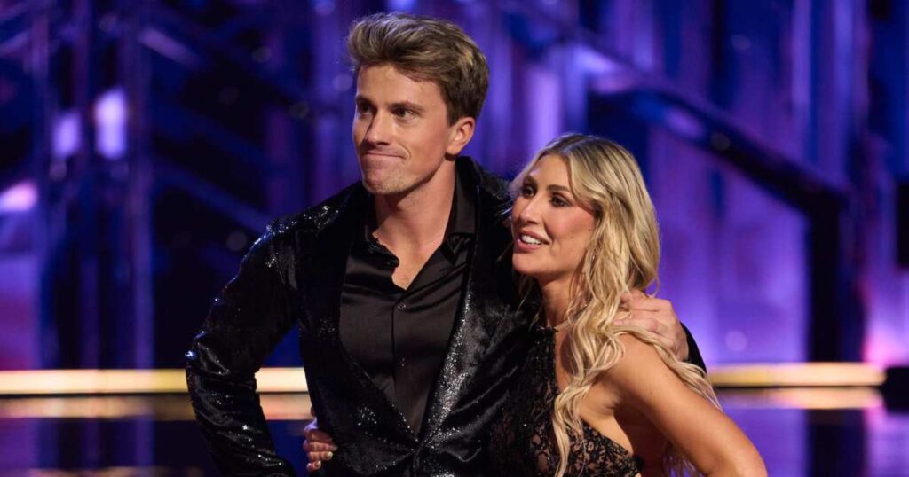Emma Slater Clarifies Odd ‘DWTS’ Move Was Meant to Avoid Carrie Ann Inaba ‘Docking a Point’ Emma Slater Clarifies Odd ‘DWTS’ Move Was Meant to Avoid Carrie Ann Inaba ‘Docking a Point’