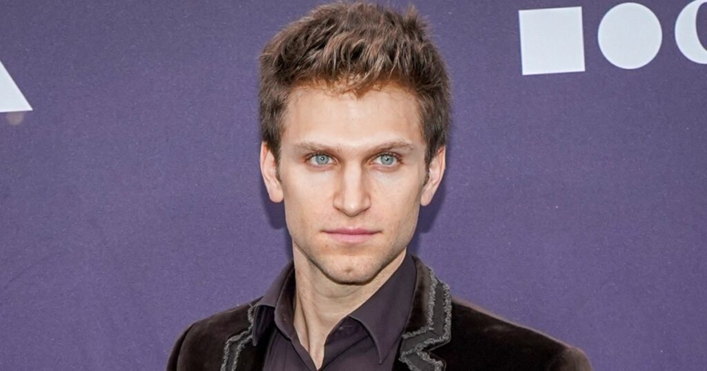 ‘Pretty Little Liars’ actor Keegan Allen posts video with bloody face saying he was mugged in West Hollywood ‘Pretty Little Liars’ actor Keegan Allen posts video with bloody face saying he was mugged in West Hollywood