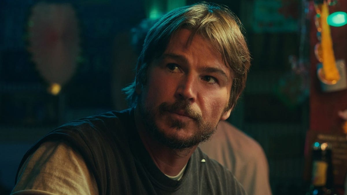 Josh Hartnett stars as Calvin in Netflix's new series