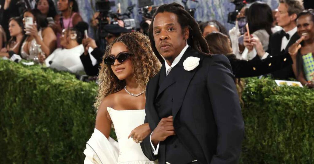 Jay-Z Hugs Daughter Blue Ivy, 14, After Piano Performance During His Los Angeles Concert