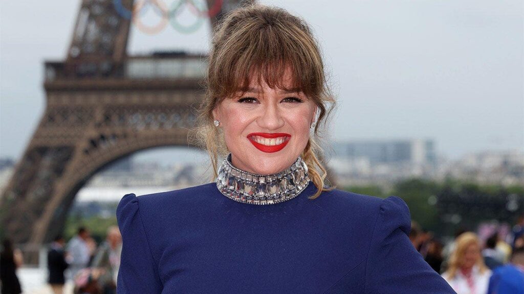 Kelly Clarkson’s store callout shows the ‘power’ of celebrity statements: expert