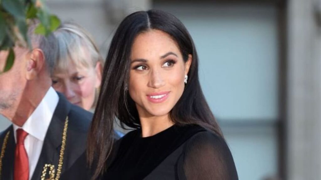 Meghan Markle Faces ‘Diana Cosplay’ Claims Over New as Ever Photo Meghan Markle Faces ‘Diana Cosplay’ Claims Over New as Ever Photo