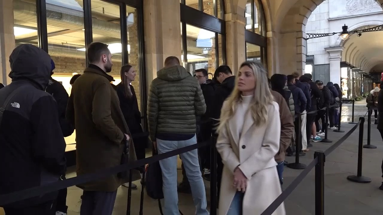 Apple fans brave Storm Austen to queue for iPhone Duo in London