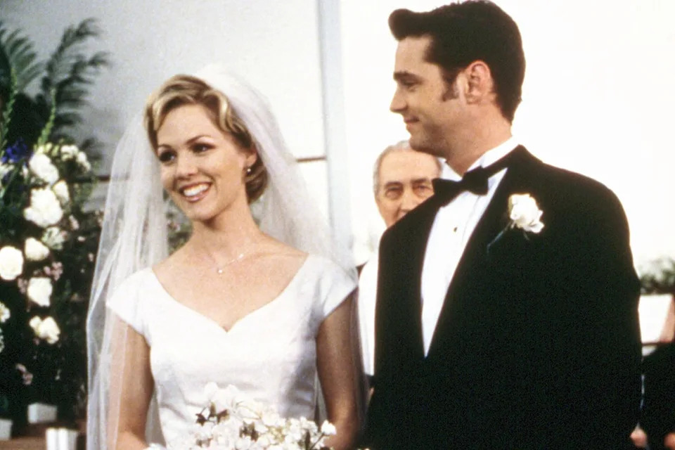 Jennie Garth and Jason Priestley as Kelly and Brandon at their weddingCredit: Aaron Spelling Prods/Courtesy Everett Collection