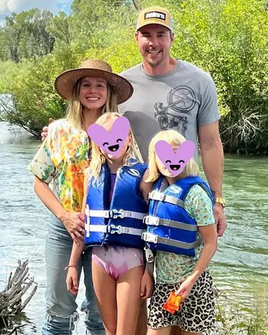 Kristen Bell and Dax Shepard on vacation with their daughtersCredit: Kristen Bell/Instagram