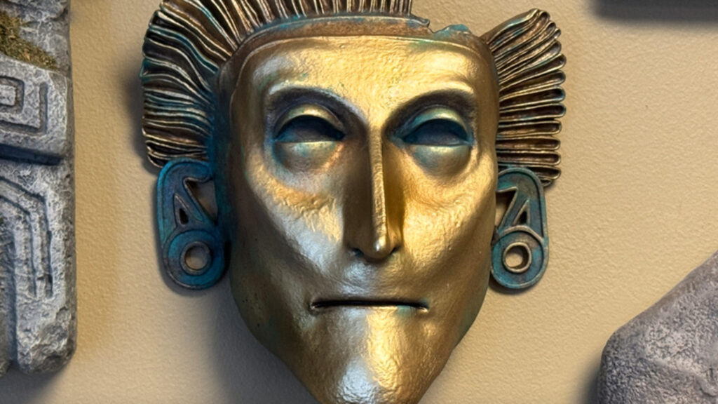 Regal Robot Debuts New Indiana Jones Kingdom of the Crystal Skull Prop