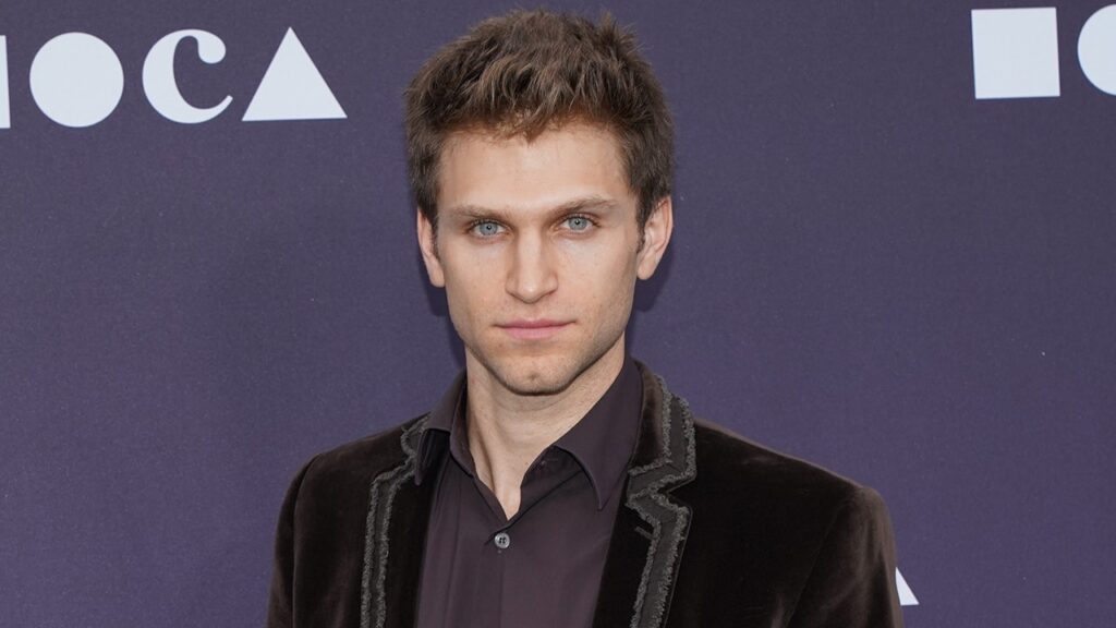 ‘Pretty Little Liars’ actor pistol-whipped in Southern California robbery, shares bloody aftermath video ‘Pretty Little Liars’ actor pistol-whipped in Southern California robbery, shares bloody aftermath video