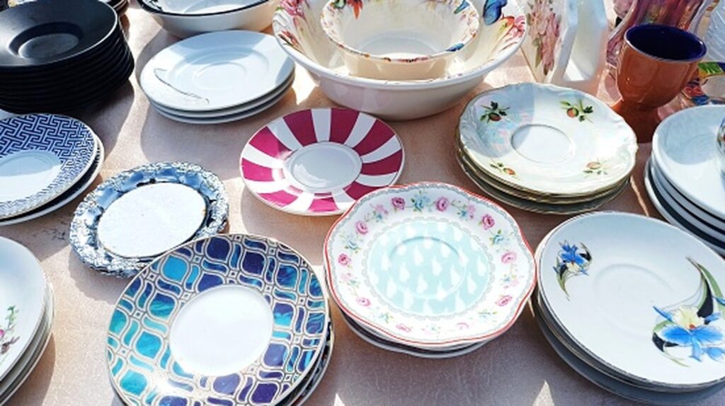 An Antique Appraiser Spots The Subtle Difference Between And Collectible Plates At The Thrift Store An Antique Appraiser Spots The Subtle Difference Between And Collectible Plates At The Thrift Store