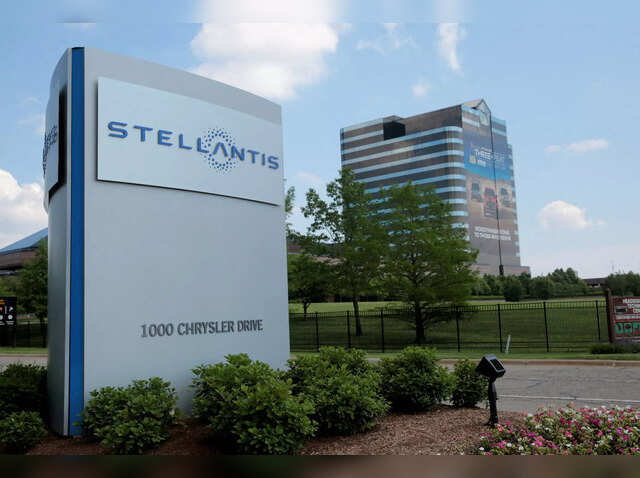Stellantis (STLA)