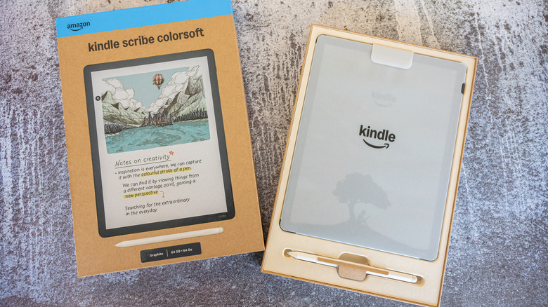 Kindle Colorsoft with box on plain background.